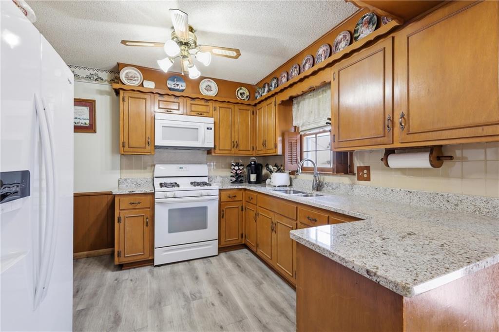 4821 Bond Street Shawnee, KS 66203 - Photo 11 of 30