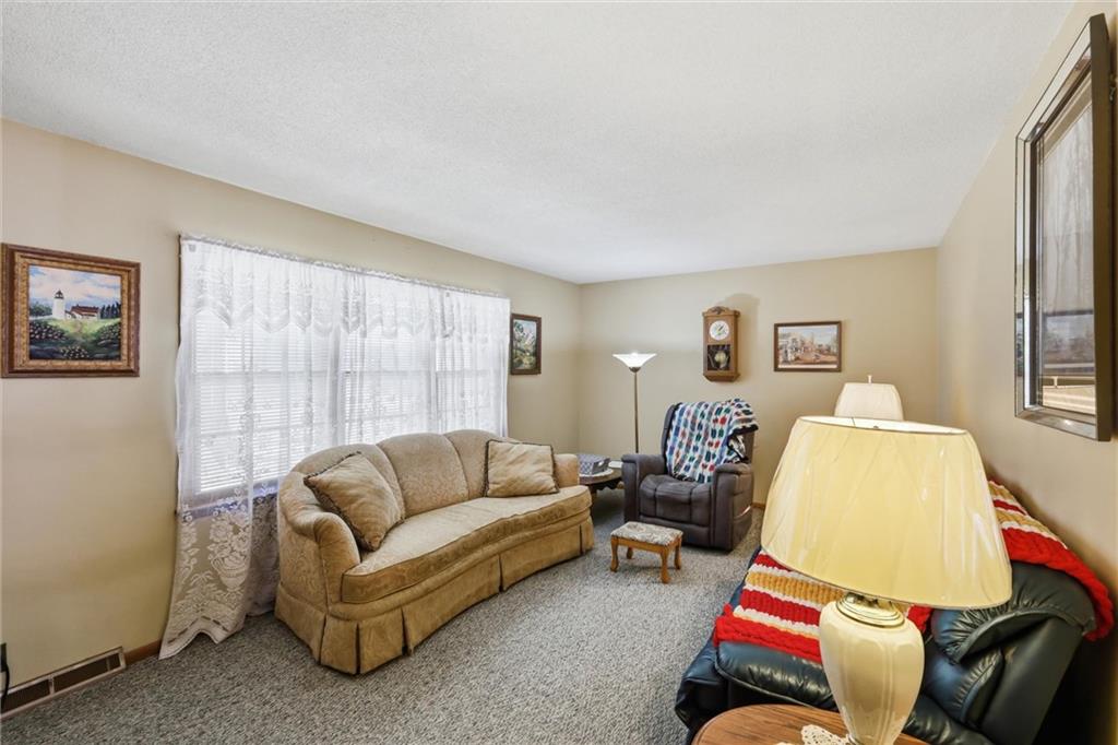 4821 Bond Street Shawnee, KS 66203 - Photo 4 of 30