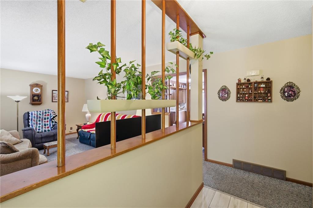 4821 Bond Street Shawnee, KS 66203 - Photo 8 of 30