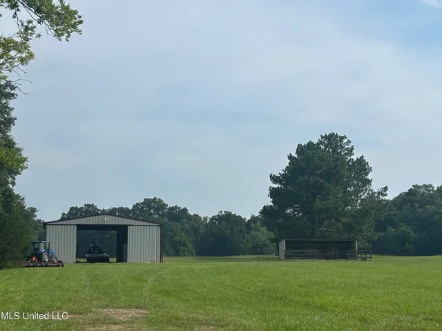 $260,000 | 1 Green Acres Drive, Canton, MS 39046