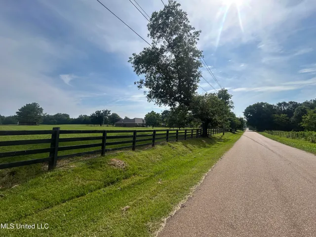$260,000 | 1 Green Acres Drive, Canton, MS 39046