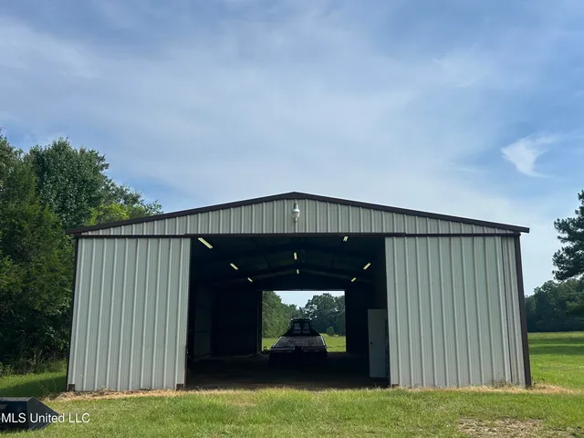 $260,000 | 1 Green Acres Drive, Canton, MS 39046