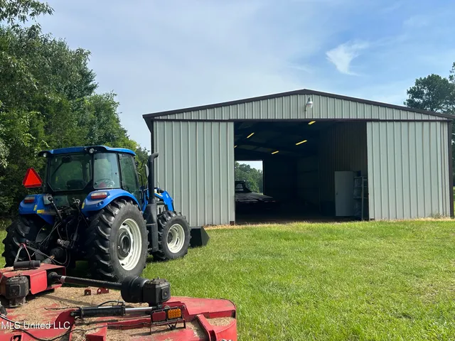 $260,000 | 1 Green Acres Drive, Canton, MS 39046