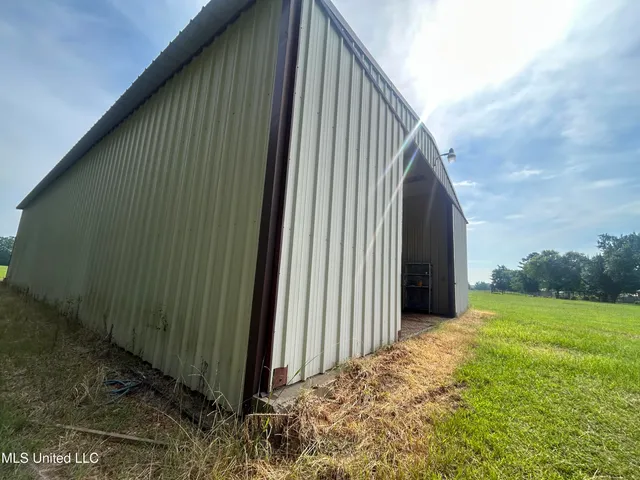 $260,000 | 1 Green Acres Drive, Canton, MS 39046