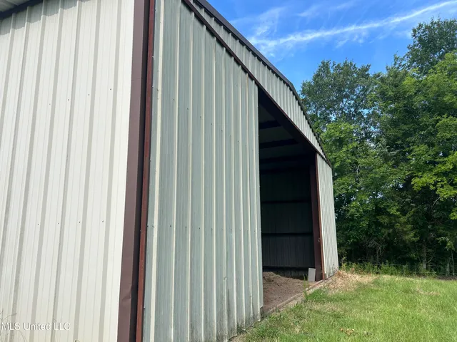 $260,000 | 1 Green Acres Drive, Canton, MS 39046