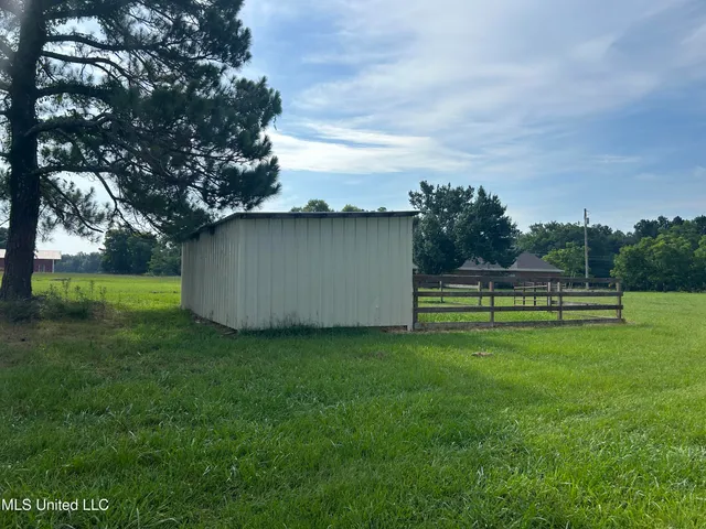 $260,000 | 1 Green Acres Drive, Canton, MS 39046