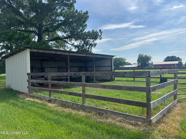 $260,000 | 1 Green Acres Drive, Canton, MS 39046