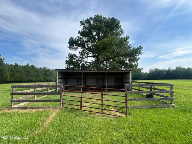 $260,000 | 1 Green Acres Drive, Canton, MS 39046