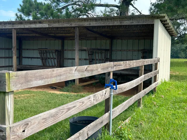 $260,000 | 1 Green Acres Drive, Canton, MS 39046