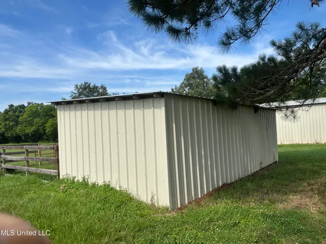 $260,000 | 1 Green Acres Drive, Canton, MS 39046