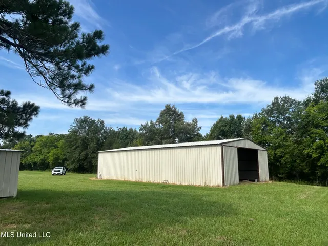 $260,000 | 1 Green Acres Drive, Canton, MS 39046