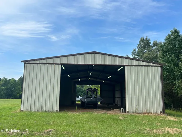 $260,000 | 1 Green Acres Drive, Canton, MS 39046