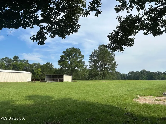 $260,000 | 1 Green Acres Drive, Canton, MS 39046