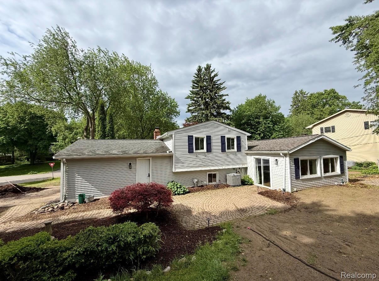 2360 Oklahoma Avenue Rochester, MI 48309 - Photo 8 of 36 2360 Oklahoma-8.jpg