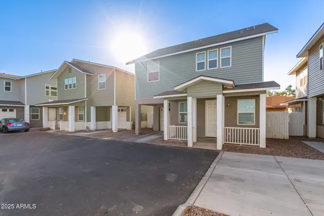 $1,925 | 3218 West Glendale Avenue, Unit 27, Phoenix, AZ 85051