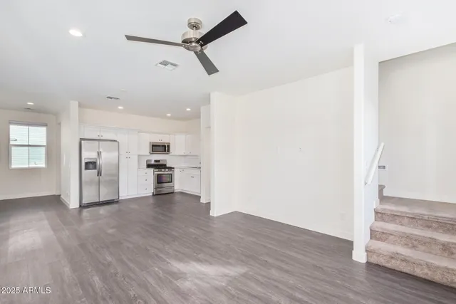 $1,925 | 3218 West Glendale Avenue, Unit 27, Phoenix, AZ 85051