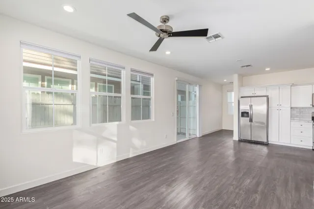 $1,925 | 3218 West Glendale Avenue, Unit 27, Phoenix, AZ 85051