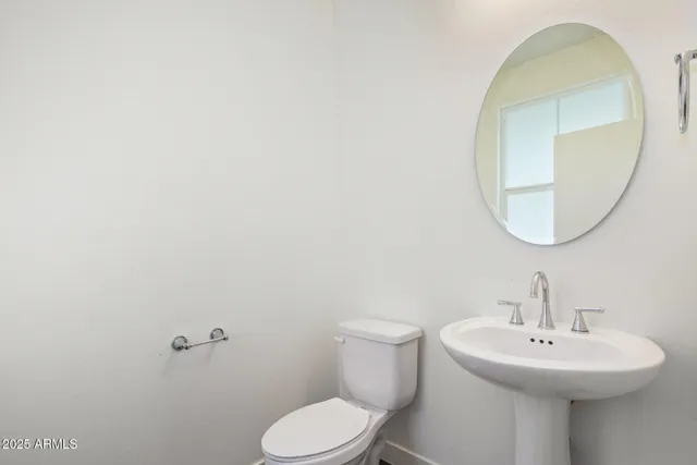 $1,925 | 3218 West Glendale Avenue, Unit 27, Phoenix, AZ 85051