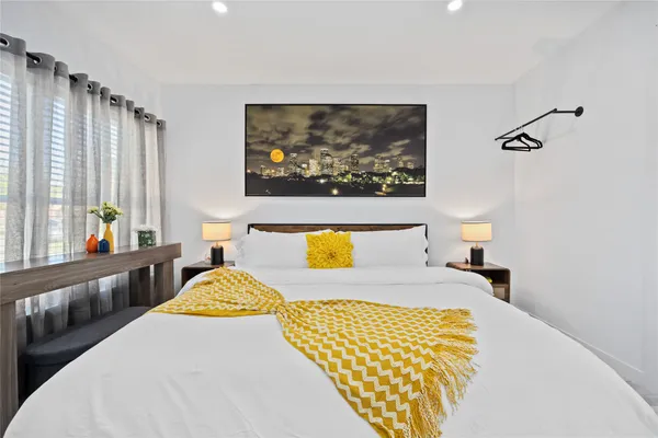 $2,000 | 4206 Clay Street, Unit A, Houston, TX 77023