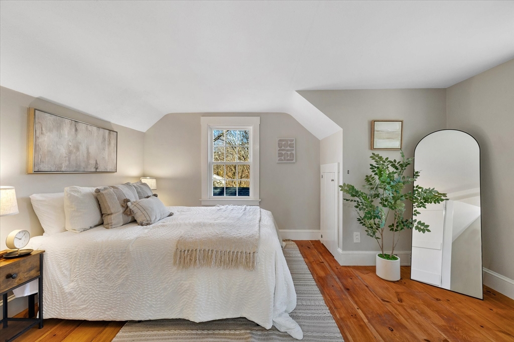 85 Franklin Road Longmeadow, MA 01106 - Photo 20 of 32 a bedroom with a bed and a potted plant