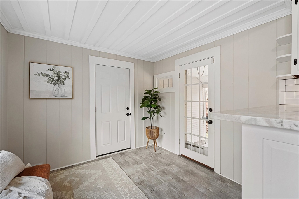 85 Franklin Road Longmeadow, MA 01106 - Photo 7 of 32 a view of a livingroom with wooden floor