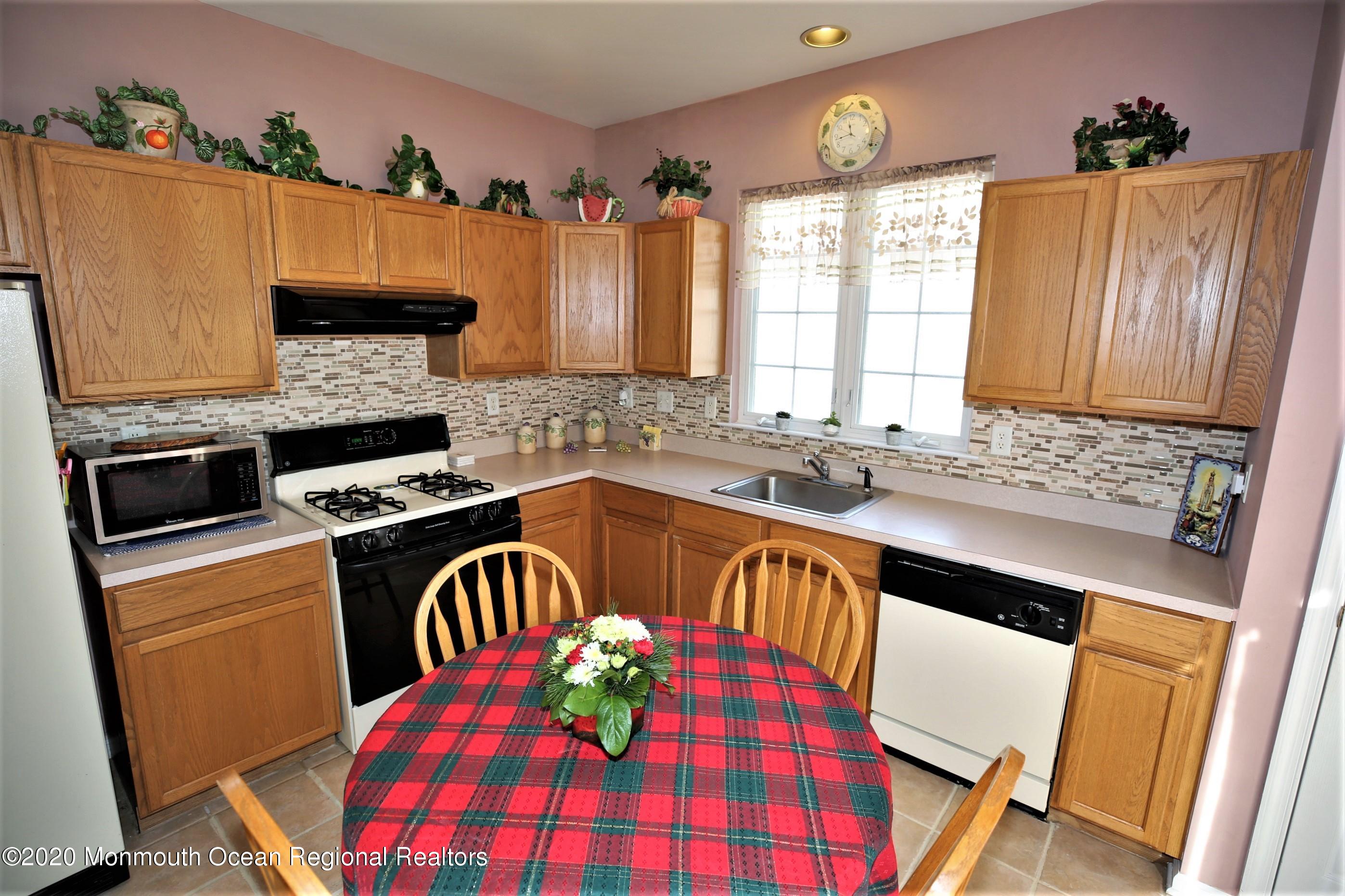 25 Byron Road Brick, NJ 08724 - Photo 18 of 35 a kitchen with a sink stove and refrigerator