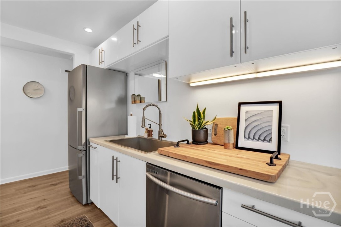 1520 East 49th Street Savannah, GA 31404 - Photo 13 of 40 Clean, Contemporary Custom Cabinetry and Counter Tops