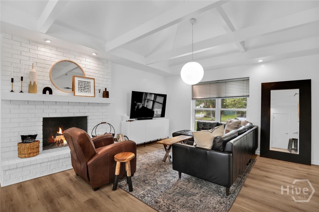 1520 East 49th Street Savannah, GA 31404 - Photo 3 of 40 Living Roome With Open Beam Cielings