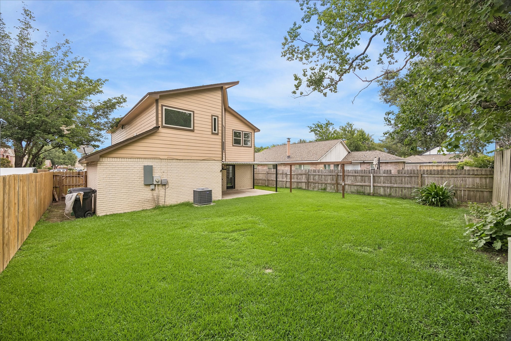 10411 Goodrum Road Houston, TX 77041 - Photo 24 of 25 Huge backyard!!