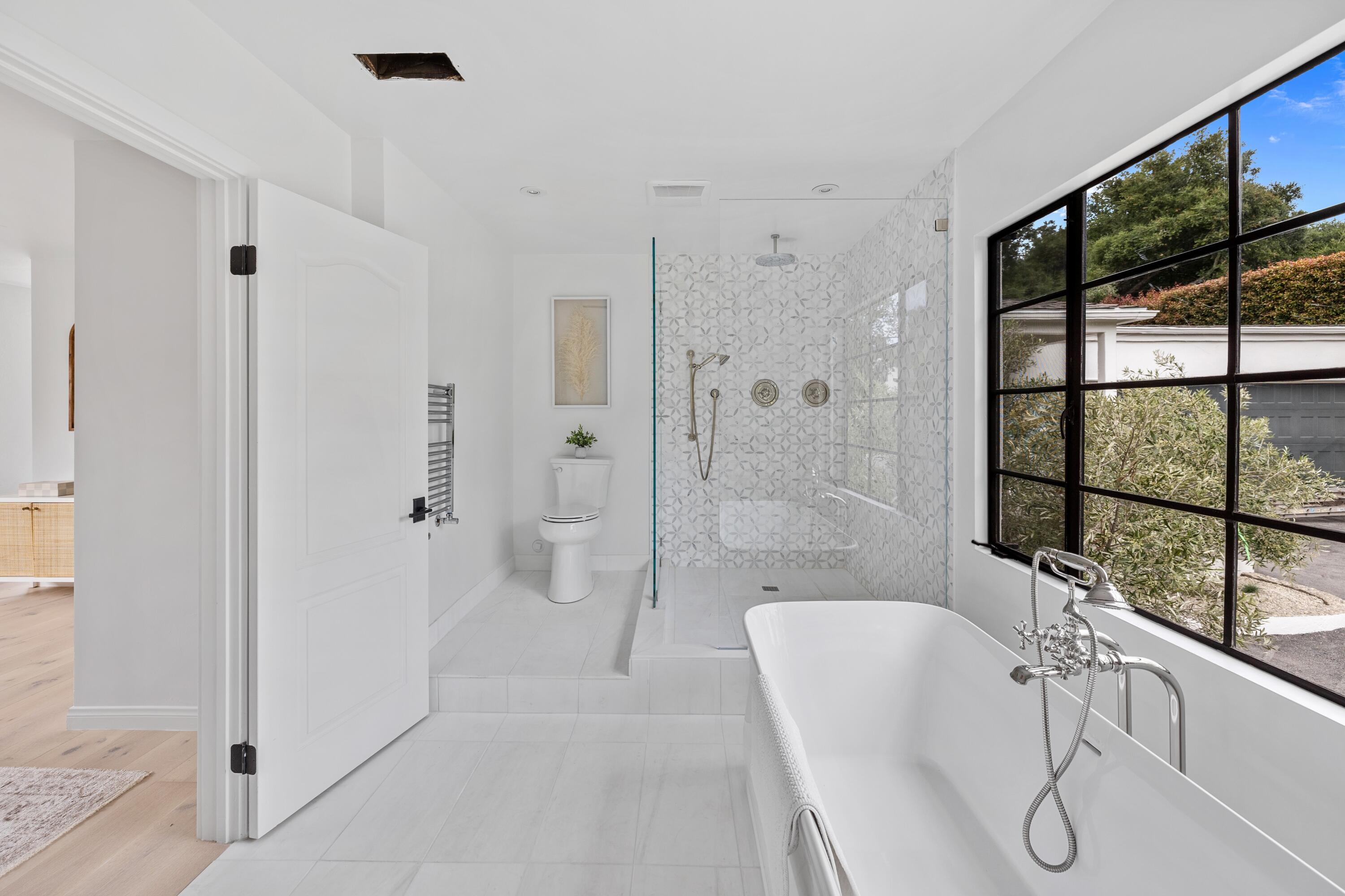 792 Chelham Way Santa Barbara, CA 93108 - Photo 17 of 47 Primary Bath
