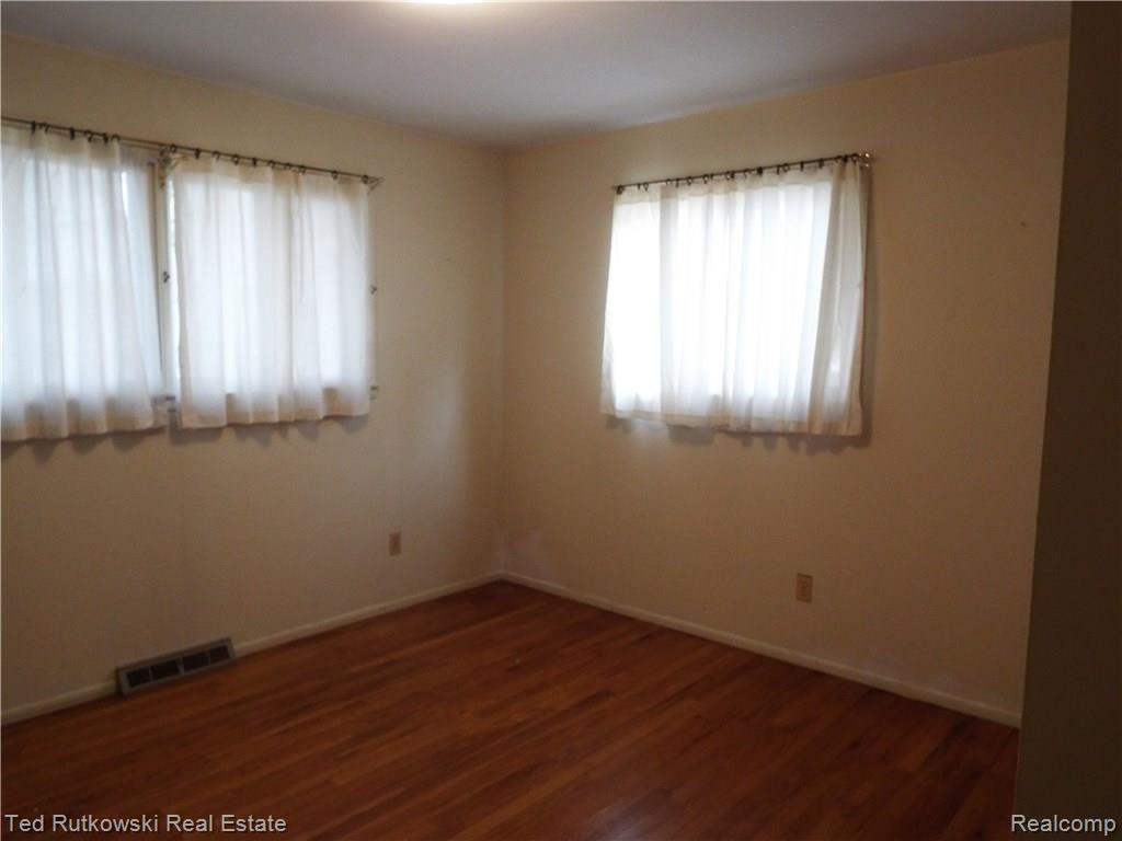 4881 Atkins Road North Street, MI 48049 - Photo 10 of 15 Bedroom #1