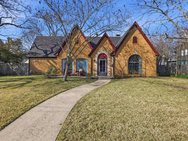 a front view of house with yard