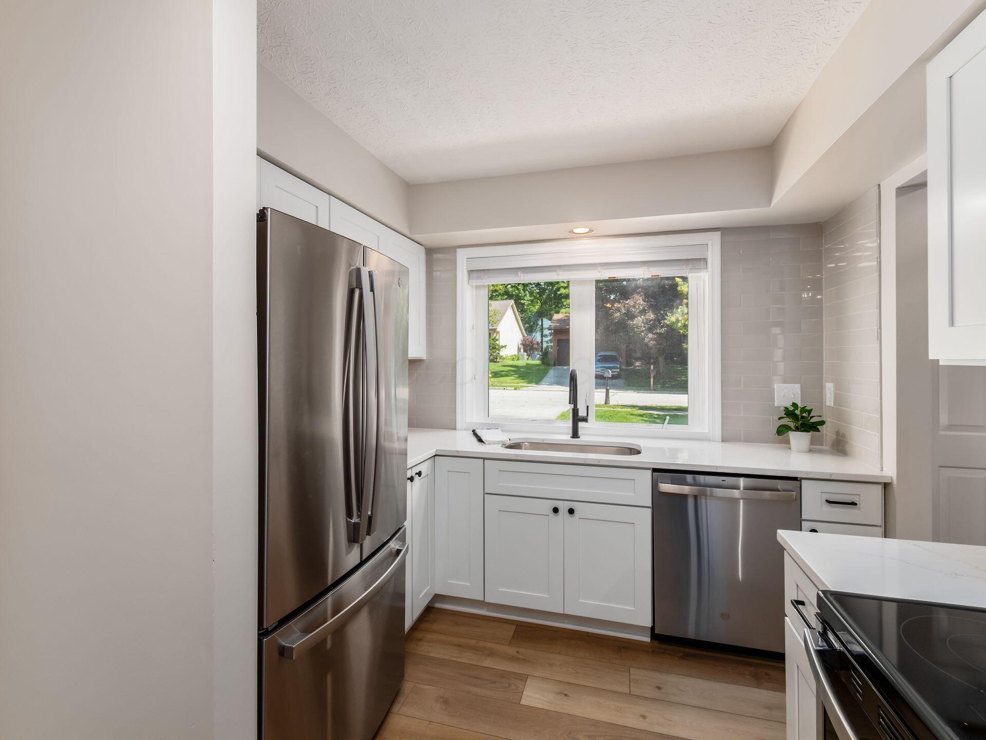 449 Senate Avenue Delaware, OH 43015 - Photo 13 of 31 Updated Kitchen