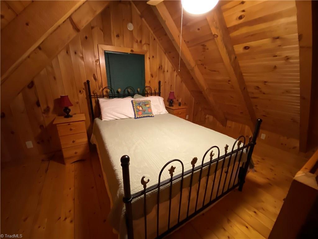 323 Doe Run Purlear, NC 28665 - Photo 5 of 10 Gallery Image 5