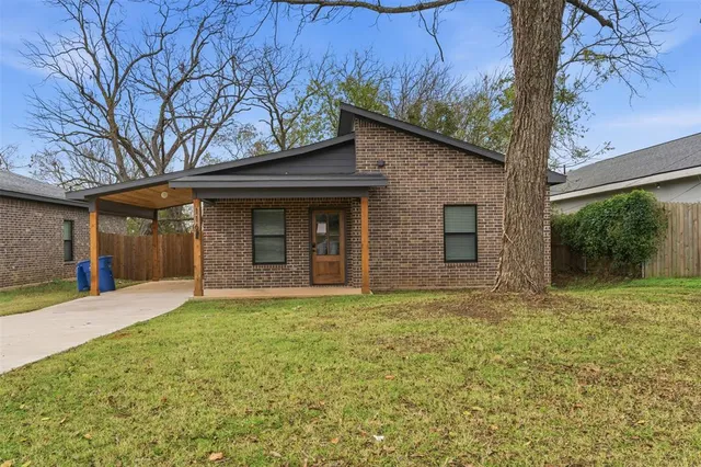 $1,425 | 116 Harrison Street, Denison, TX 75021