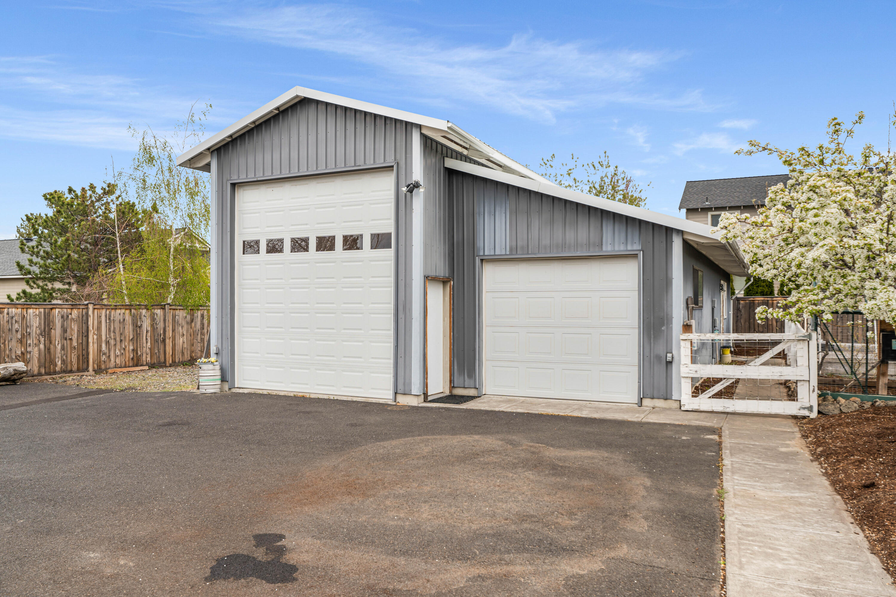 61930 Pettigrew Road Bend, OR 97702 - Photo 47 of 48 32-Shop