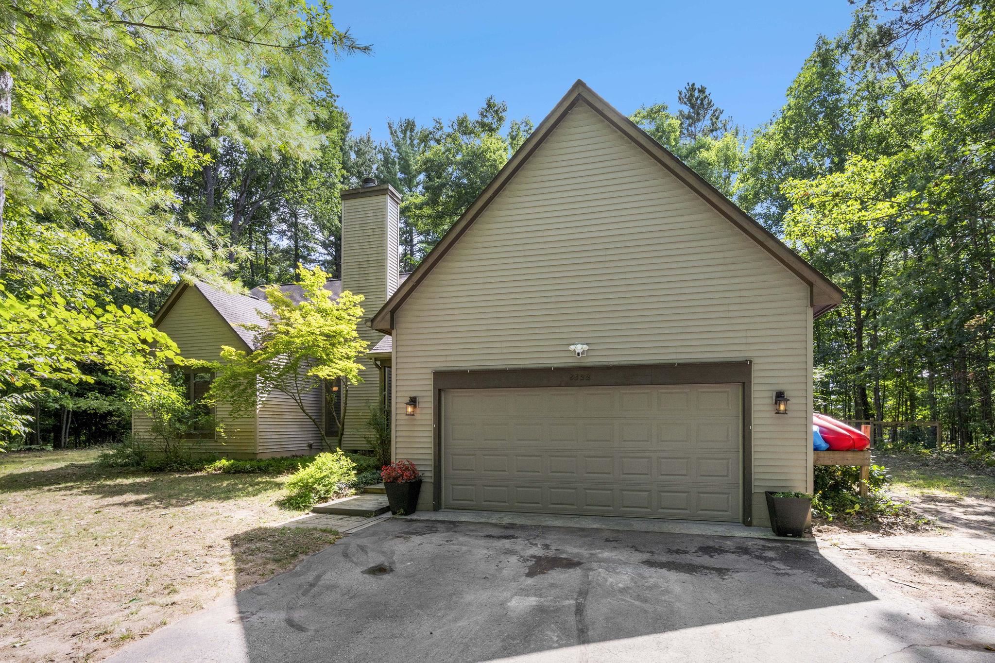 5522 Trager Road Traverse City, MI 49696 - Photo 2 of 75 1949838-00e08e6d-9ead-479c-aa68-4b43442fc89f.JPG