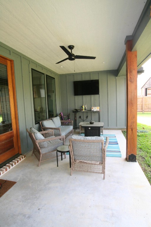 455 East Walton Road Lumberton, TX 77657 - Photo 25 of 31 a living room with furniture and a large window