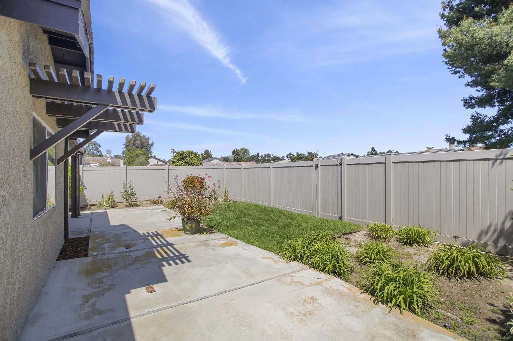 541 Cloudview Lane Encinitas, CA 92024 - Photo 14 of 25 a view of a garden with sitting area