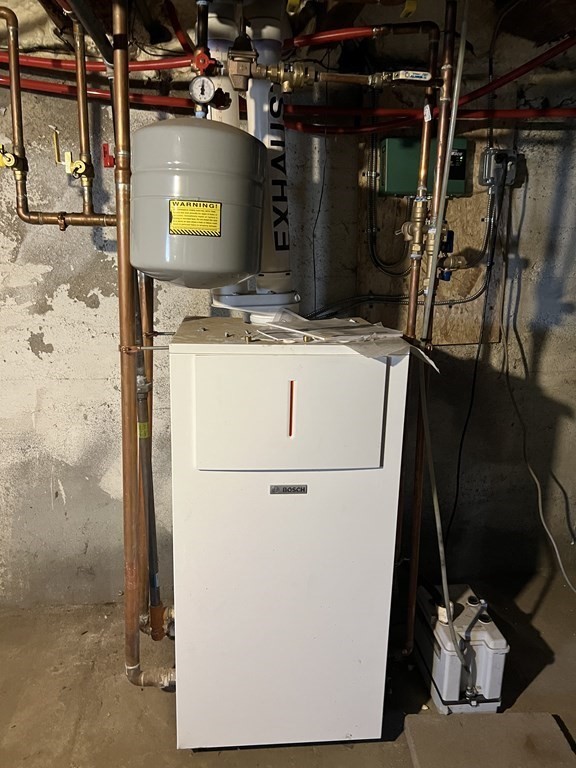 62 Union Street Gardner, MA 01440 - Photo 20 of 24 a utility room with dryer and washer