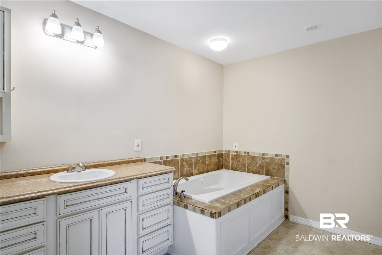 9055 Lakeview Drive Foley, AL 36535 - Photo 19 of 38