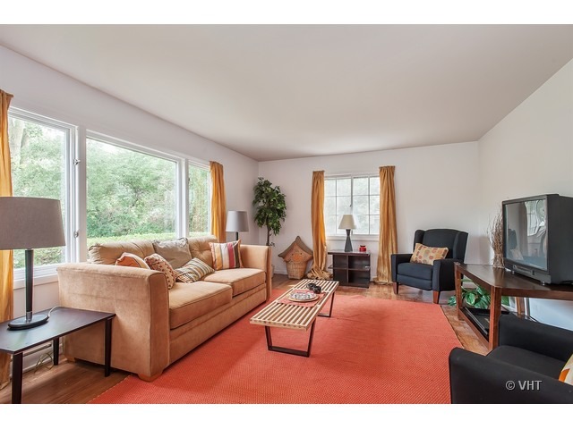 215 Riverside Drive Northfield, IL 60093 - Photo 3 of 15