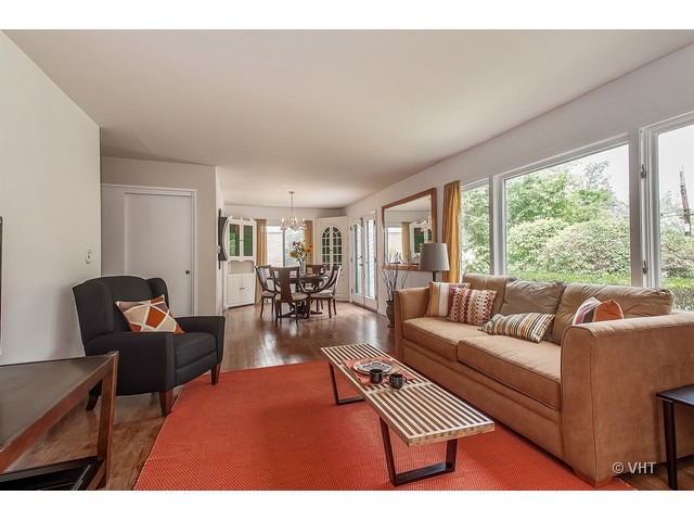 215 Riverside Drive Northfield, IL 60093 - Photo 4 of 15