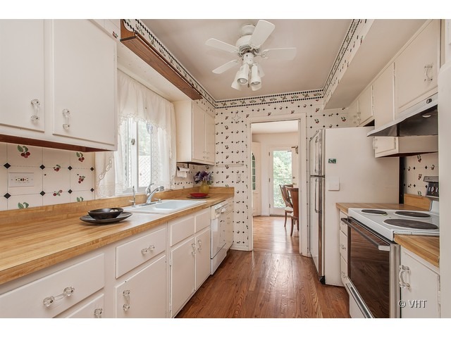 215 Riverside Drive Northfield, IL 60093 - Photo 5 of 15