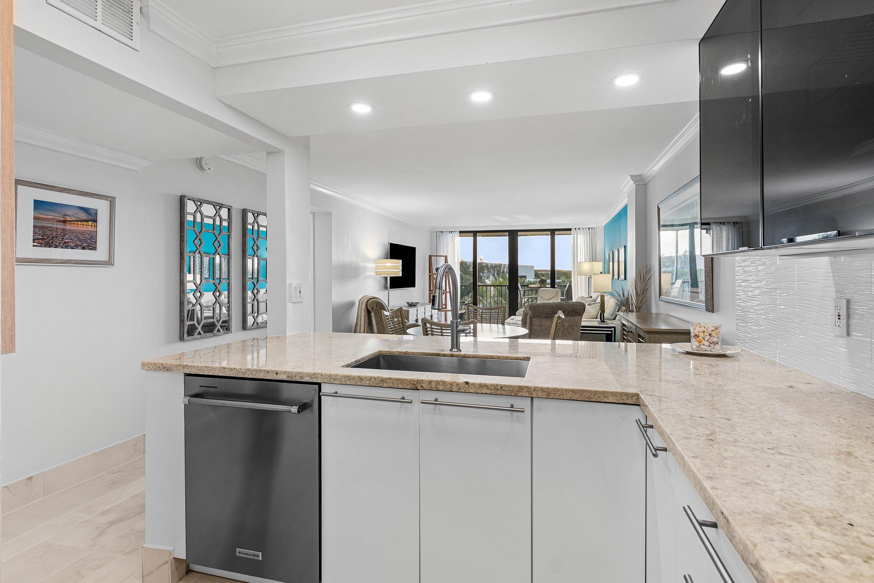 14 Royal Palm Way, Unit 5010 Boca Raton, FL 33432 - Photo 11 of 34 010-14RoyalPalmWay-501-BocaRaton-FL-3343