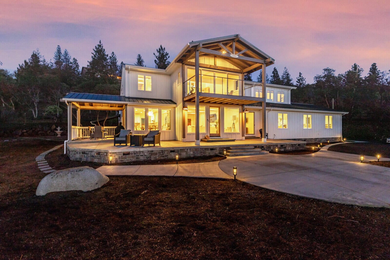 6185 Hillcrest Road Medford, OR 97504 - Photo 1 of 51 02_HR_2_mls