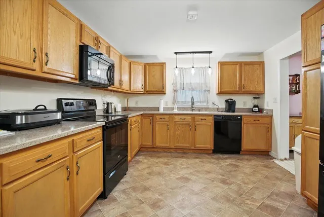 $299,900 | 24 Clifford Street, Mechanic Falls, ME 04256