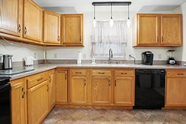 $299,900 | 24 Clifford Street, Mechanic Falls, ME 04256