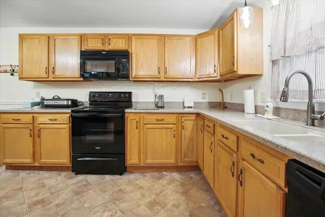 $299,900 | 24 Clifford Street, Mechanic Falls, ME 04256