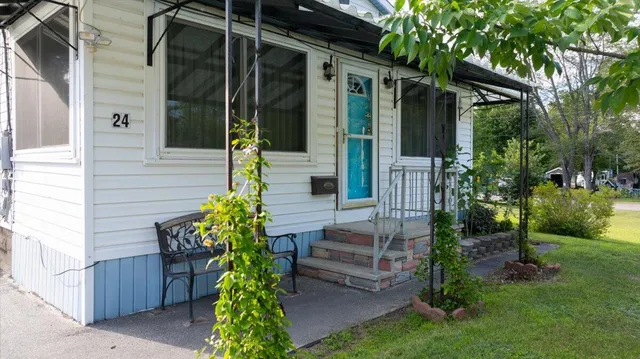 $299,900 | 24 Clifford Street, Mechanic Falls, ME 04256